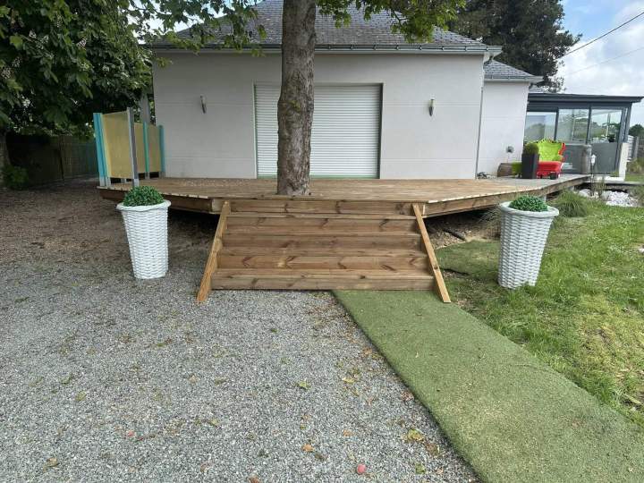 Création de terrasse bois avec escalier Près de Saint-Nazaire