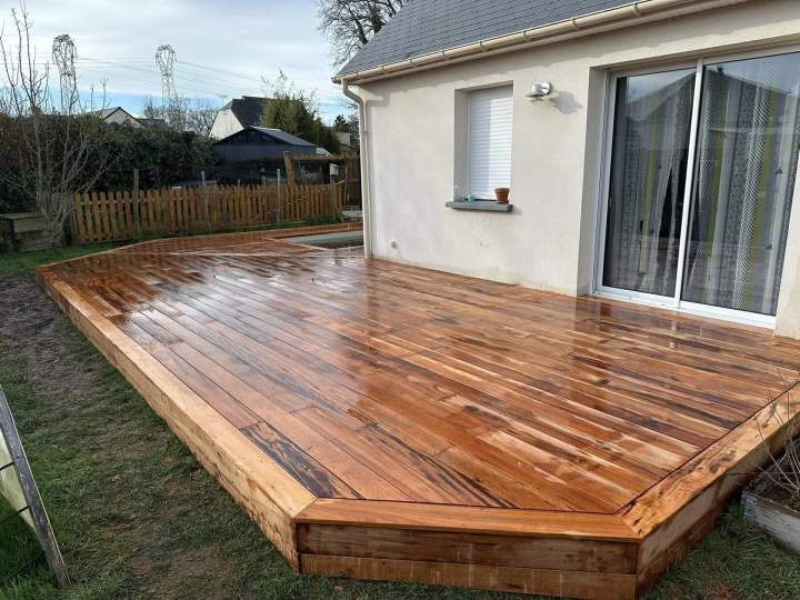 Terrasses élégantes en bois ou grès cérame